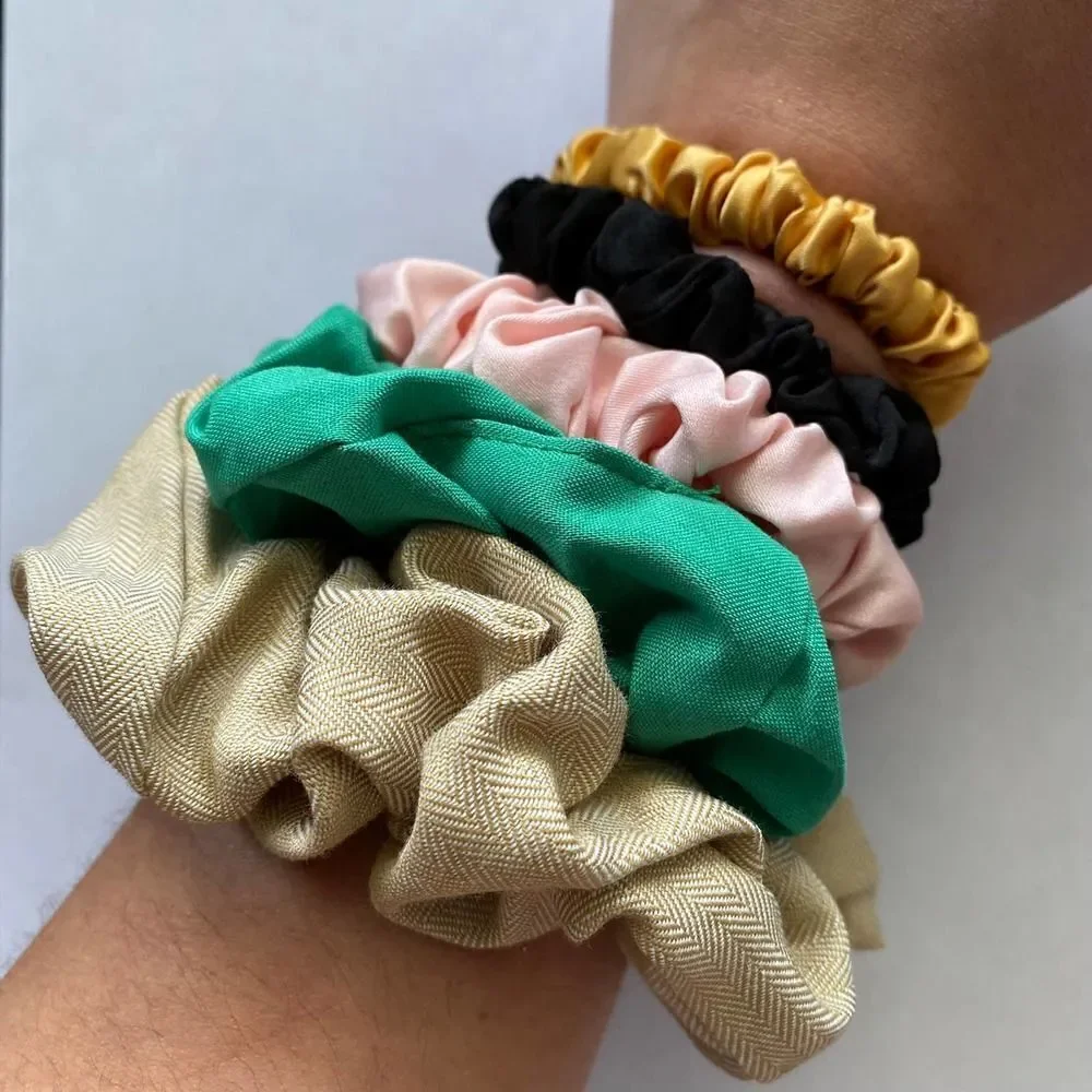 𝅺Set of 5 Scrunchies